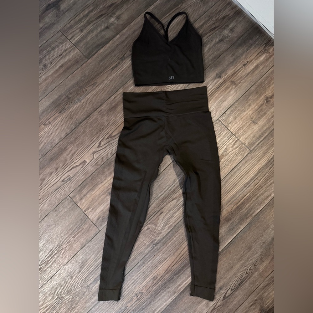 Set Active Chocolate Brown Seamless Set. Size Medium. Worn twice.